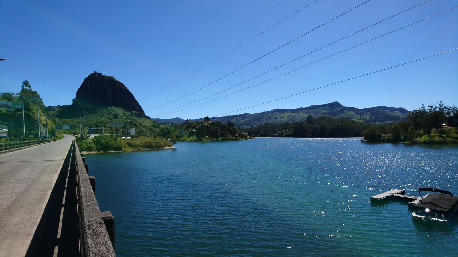 Piedra del Peñol y el embalse de Guatapé, Antioquia, paseo popular cerca de Medellín